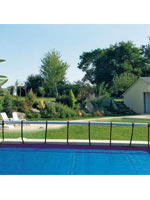 La bâche à bulles sur la piscine