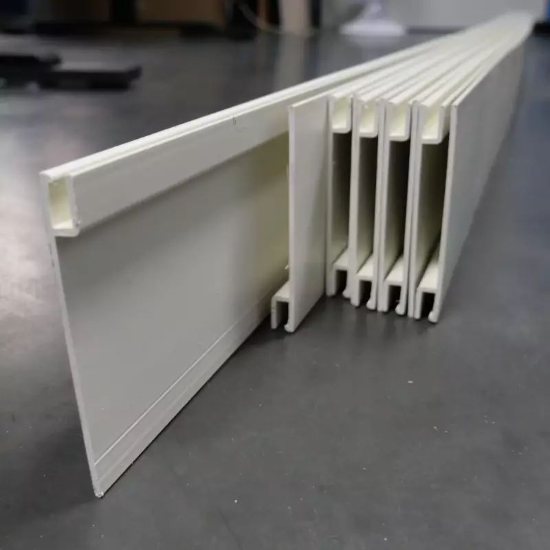 Rail Hung en PVC 90mm / Metre Rail Hung en PVC 90mm / Metre