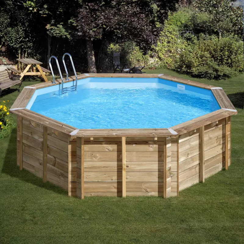 Piscine octogonale en bois