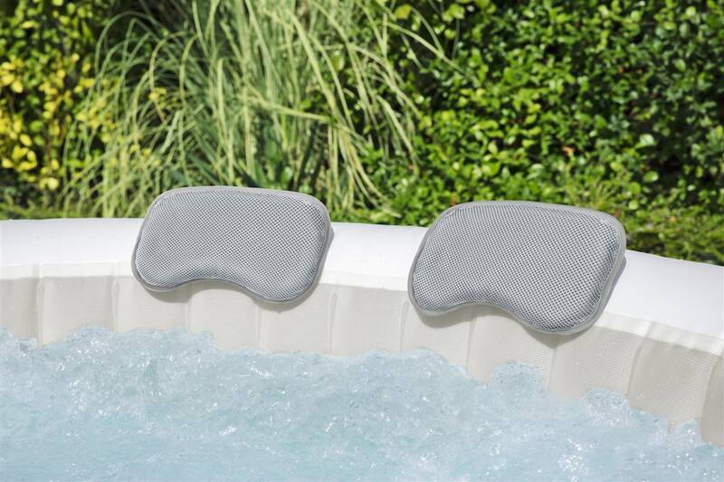 photo du lot de 2 coussins pour lay-z-spa sur un spa