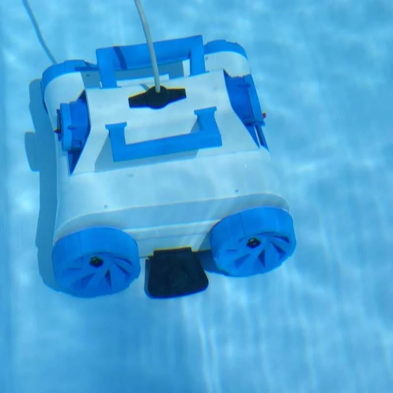 robot piscine avec câble de fond 5310, dans l'eau